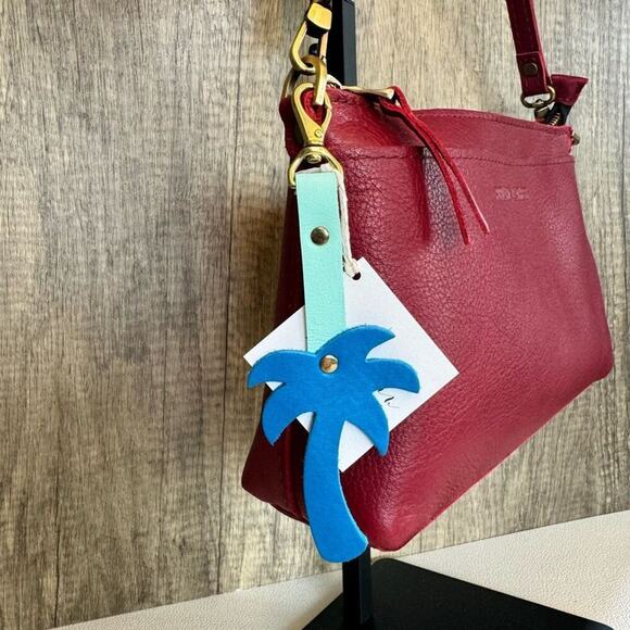 Palm Tree Leather Bag Charm Leather Purse Keychain NEW FAST SHIP - Picture 1 of 7